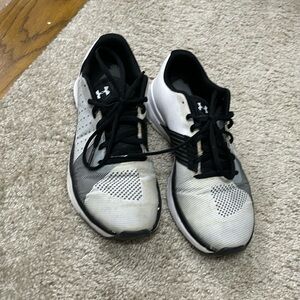 Women’s 10 under armour shoes